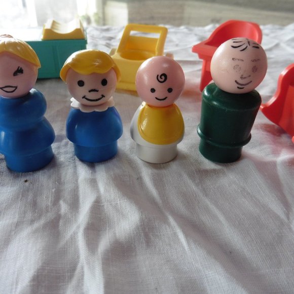 Vintage Fisher Price Little People "Nursery"  10 Pieces Included. - Picture 9 of 10